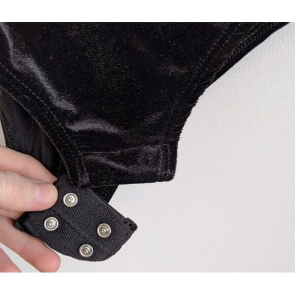 Modcloth Suits You Well Velvet Bodysuit-Medium-Faux Wrap-Adjustable Snap-NEW - Picture 6 of 9